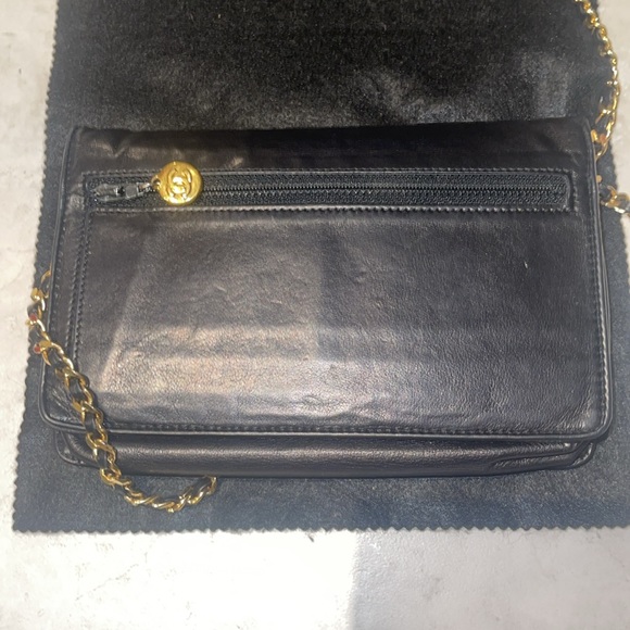 CHANEL - Picture 9 of 10